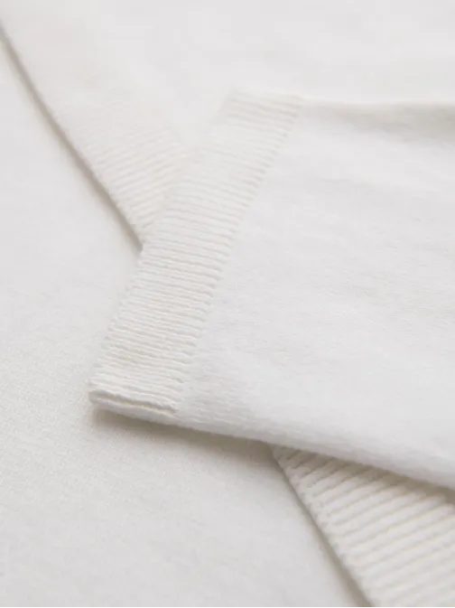 Pánská polokošile s dlouhým rukávem a ozdobnou nášivkou bílá v2 om-pols-0140