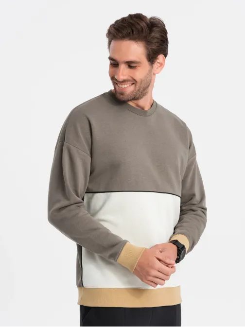 Neobvyklá mikina v hnědé barevné kombinaci V7 OM-SSNZ-0130