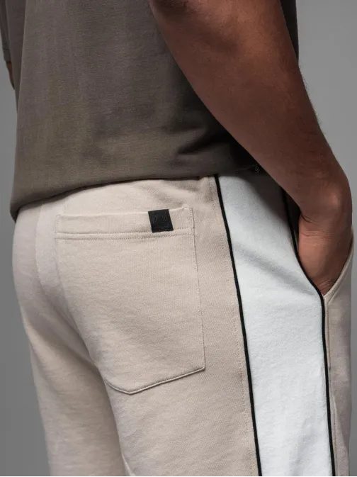 Nadčasové béžové pánské šortky V2 SRSK-0182