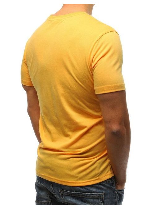Žluté tričko v moderním provedení
