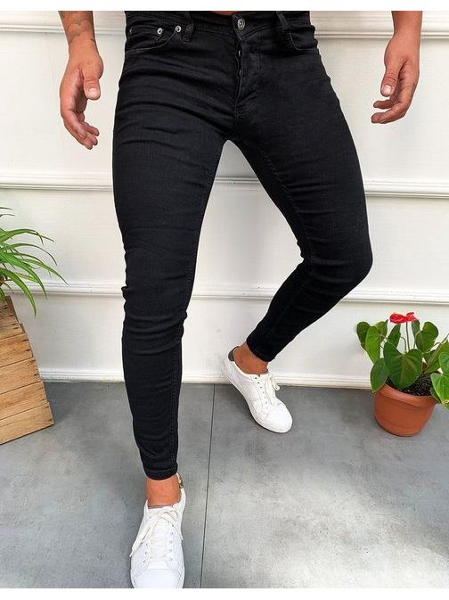 Trendové džíny v černé barvě