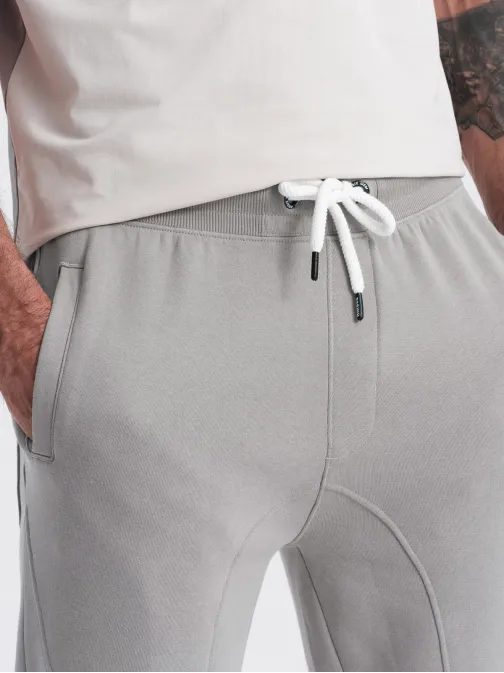 Šedé tepláky s trendy prošíváním V8 PABS-0173