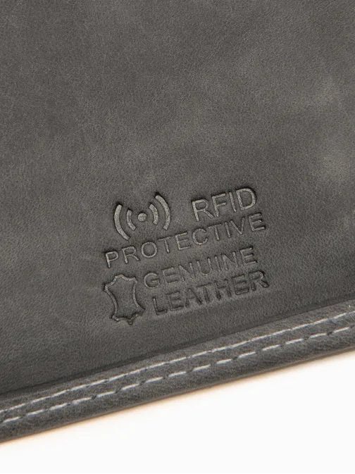 Černá vertikální kožená peněženka na patentku A091