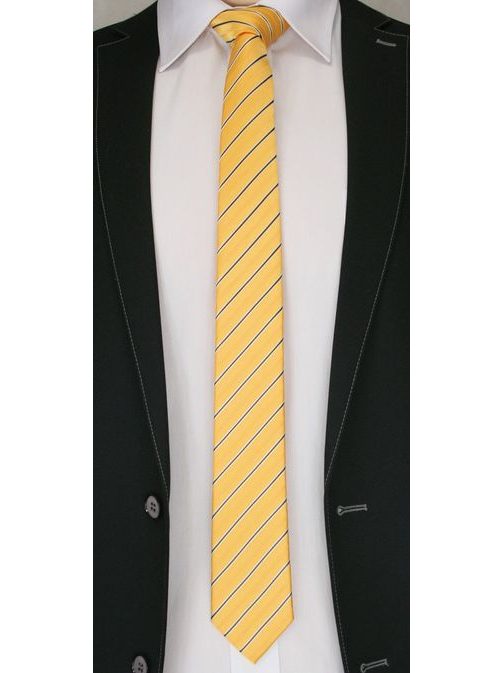 Sytá žlutá pánská kravata s proužkovaných vzorem