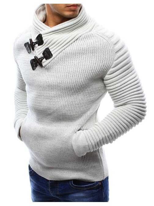Atraktivní bílý svetr s kapsami