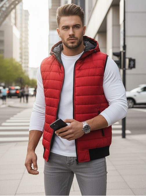 Módní vesta s kapucí v červené barvě