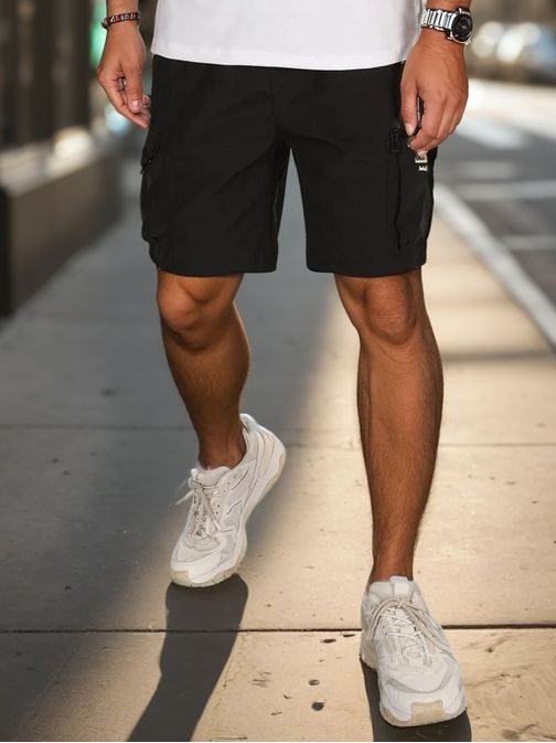 Moderní černé kapsáčové kraťasy