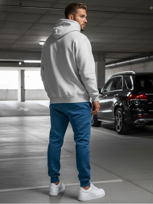 Nebesky modré tepláky v jednoduchém provedení