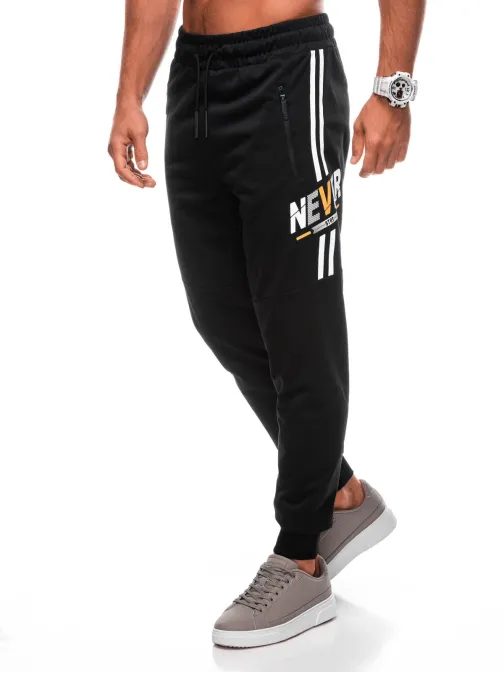 Černé sportovní tepláky s trendy nápisem P1498