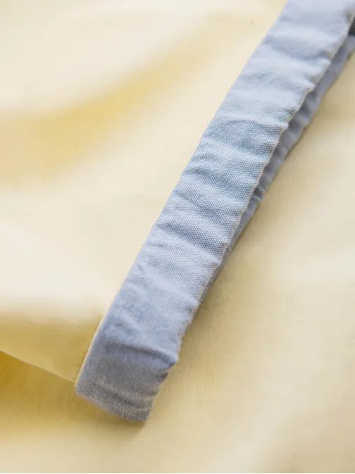 Žluté chinos kraťasy s lemem V7 W421