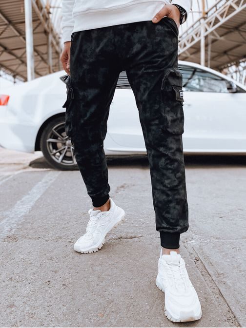 Kapsáčové černé kalhoty v maskáčovém provedení