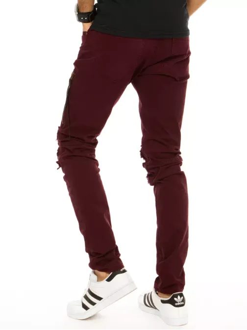 Neobyčejné džíny v bordó barvě