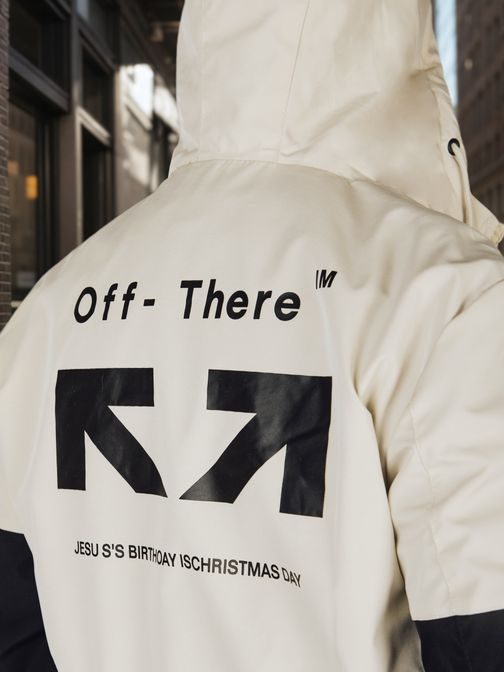 Trendy béžovo-černá sportovní bunda