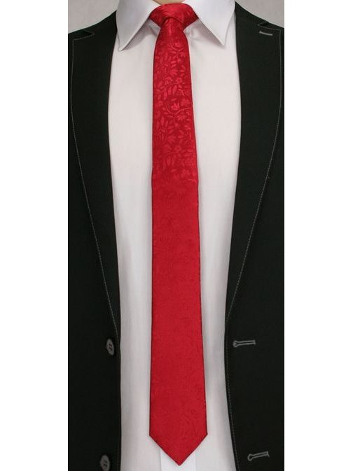 Červená kravata s luxusním vzorem