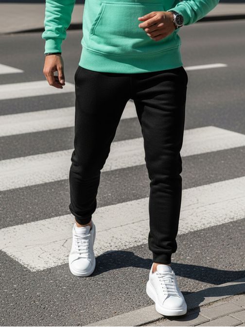 Pohodlná mátovo-černá tepláková souprava