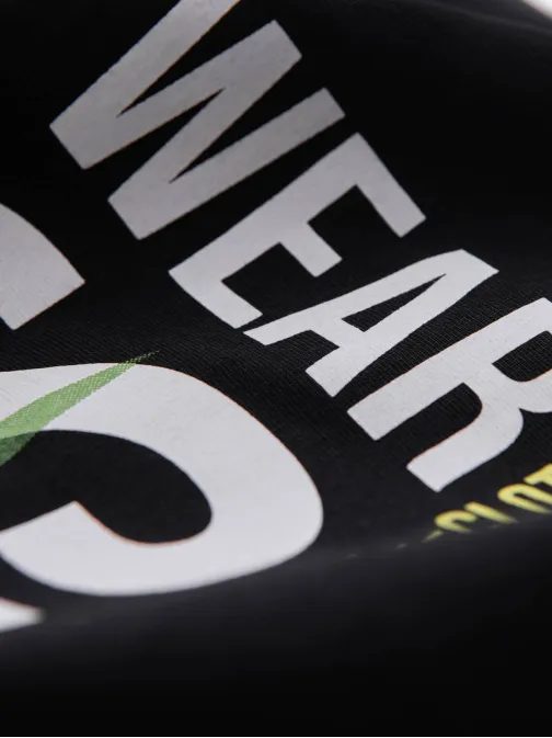 Pánské černé tričko s výrazným popisem V2 TSPT-0193