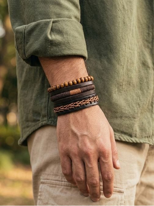 Zajímavá sada hnědých pánských náramků