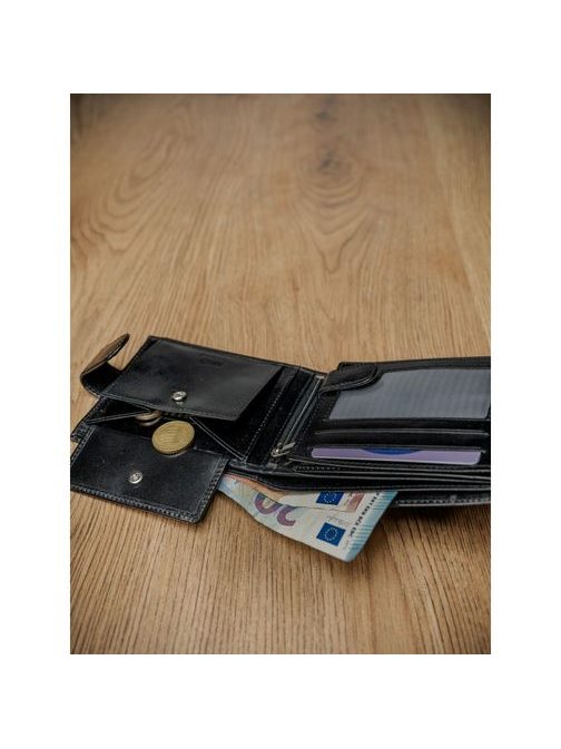 Kožená peněženka s přezkou