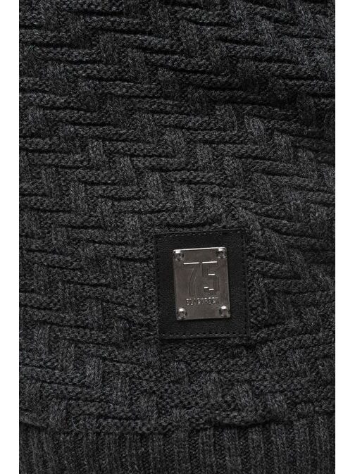Pohodlný tmavě šedý svetr výstřih do V 256030