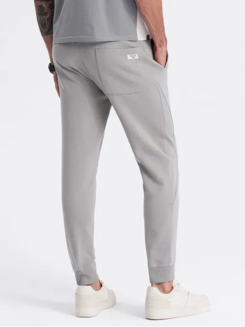 Šedé tepláky s trendy prošíváním V8 PABS-0173