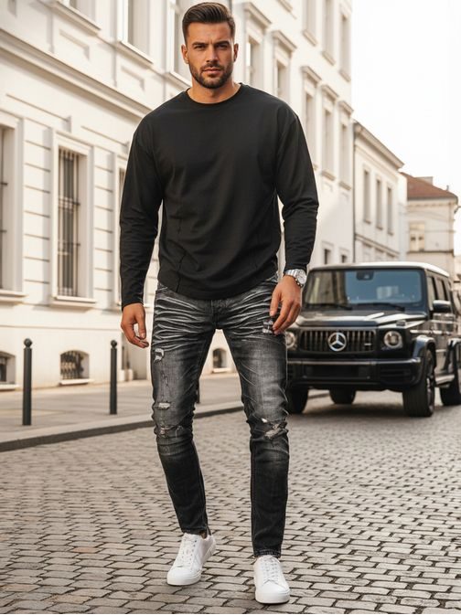 Atraktivní černé rifle s dírami