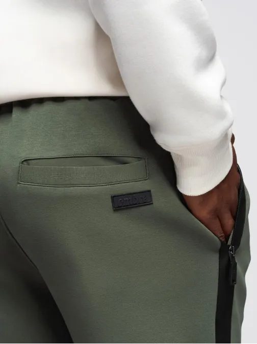 Olivově zelené tepláky s prošíváním V4 OM-PASK-0281