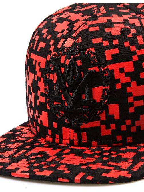 Moderní Snapback kšiltovka s červeno-černým vzorem