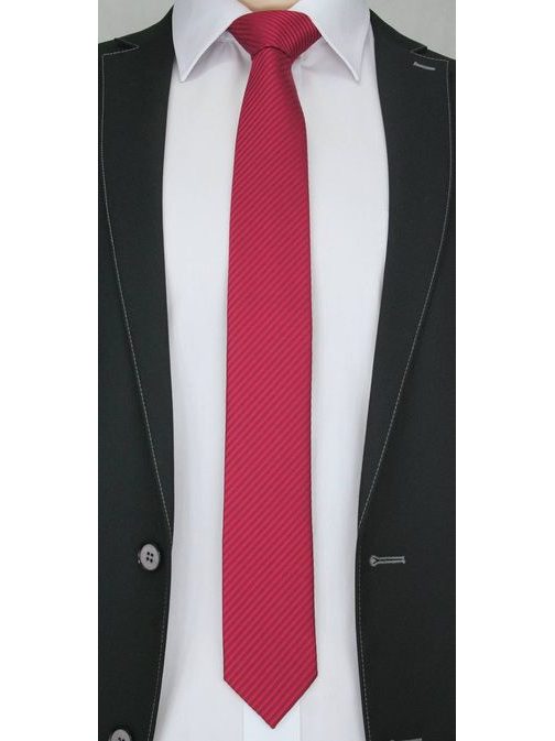 Tmavě červená kravata s pruhy