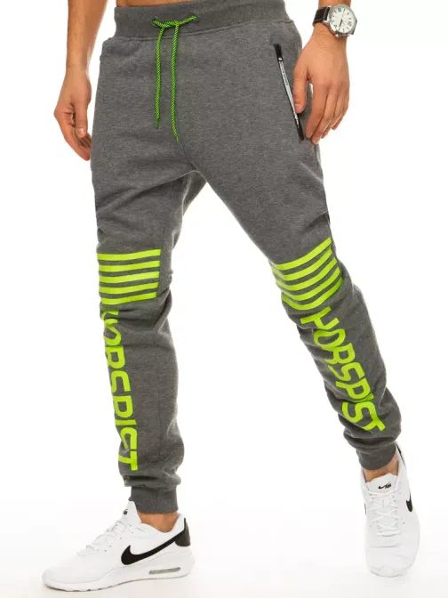 Tmavě šedé tepláky v moderním provedení