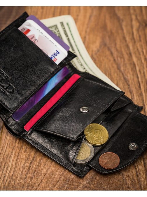 Černá kožená peněženka s kontrastním prošíváním