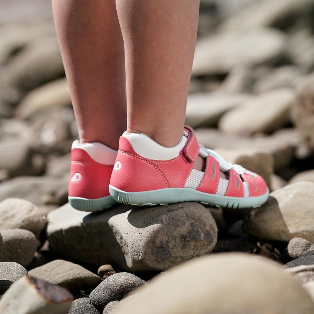 naBOSo – BOBUX SUMMIT Guava Mist – Bobux – Sandals – Children – Zažijte  pohodlí barefoot bot.