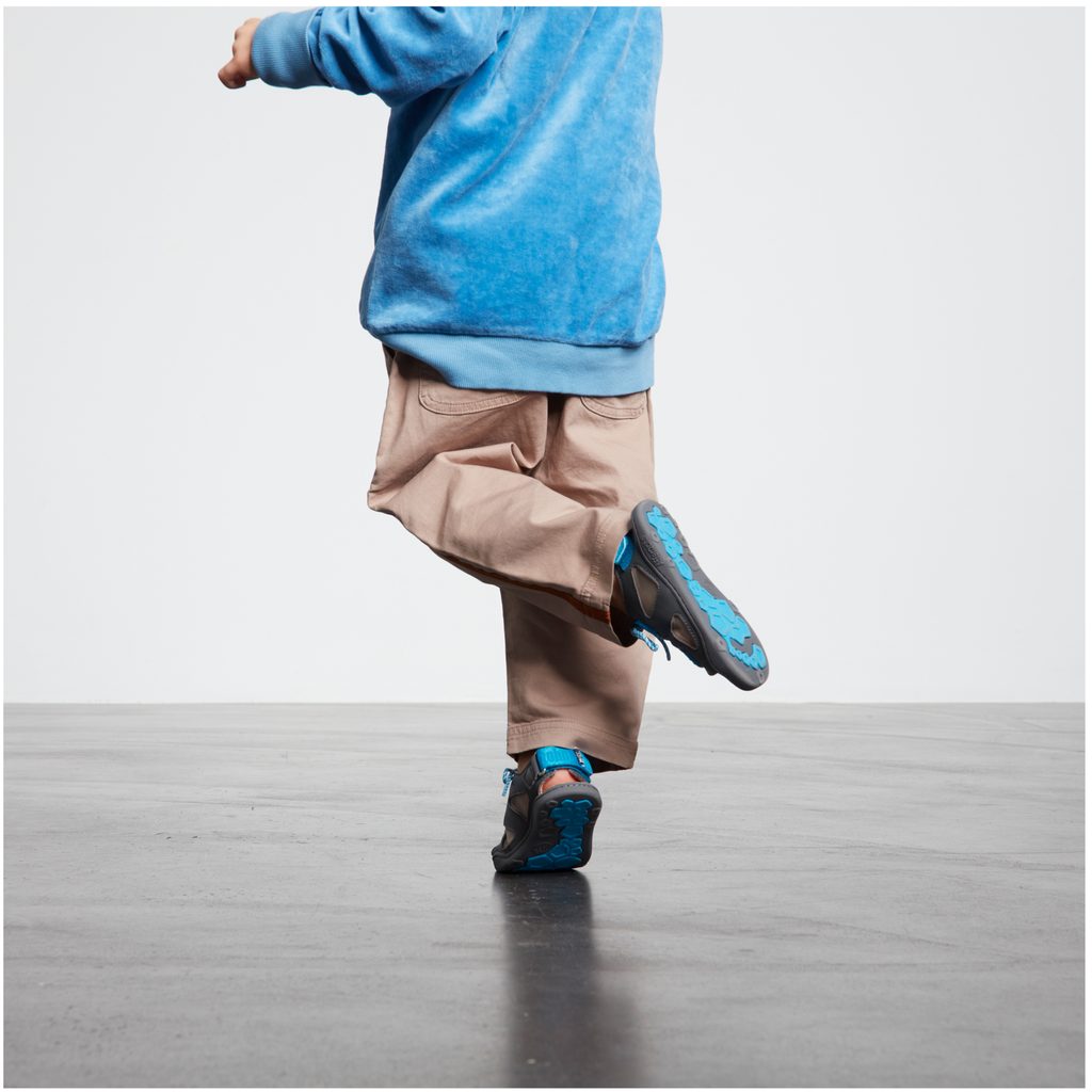 naBOSo – AFFENZAHN SANDAL LEATHER Dog - Grey SS21 – AFFENZAHN – Sandals –  Children – Zažijte pohodlí barefoot bot.