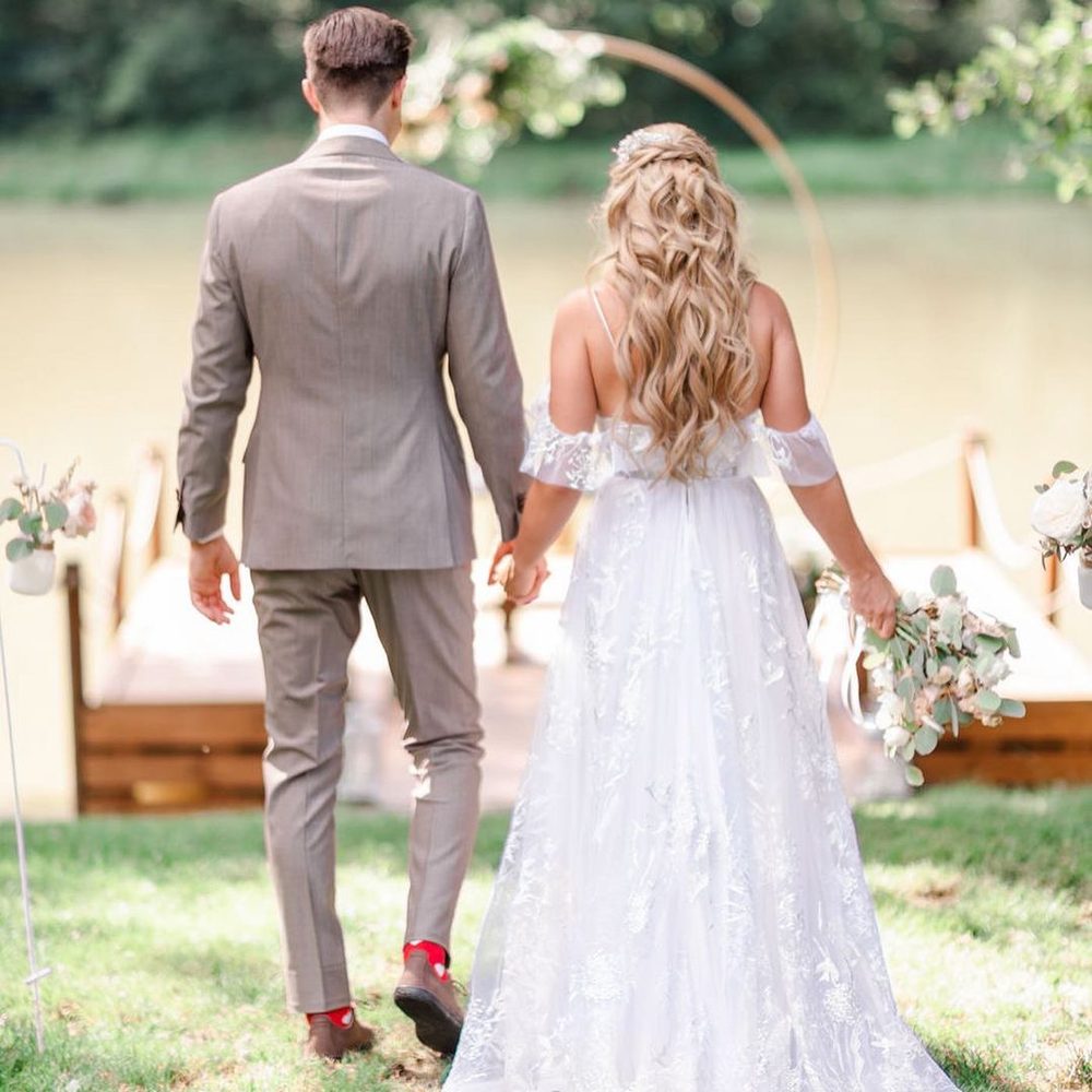 Do you hear wedding bells? Don’t give up on barefoot shoes on your big day. We’ll help you choose