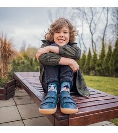 Barefoot boty do školy – od tenisek přes holínky až po přezůvky