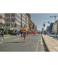 Půlmaraton Praha naboso