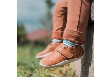 Průvodce výběrem prvních botiček: Od prvních dětských kroků ke zdravým a silným chodidlům