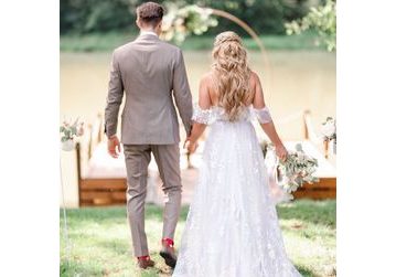 Do you hear wedding bells? Don’t give up on barefoot shoes on your big day. We’ll help you choose