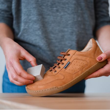 COLLONIL CARBON LAB SPOT CLEANER Guma pro čištění broušené kůže