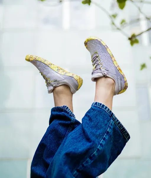 Sports shoes