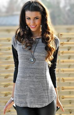 Luxusní dámský svetr s rukávy z eko kůže - Grey