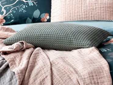 Vandyck Luxusní přehoz na postel Home Piqué waffle Light Olive