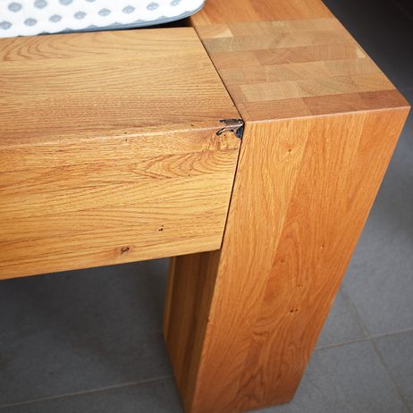 Dubová postel Fortis 15 cm masiv rustik - výstavní kus