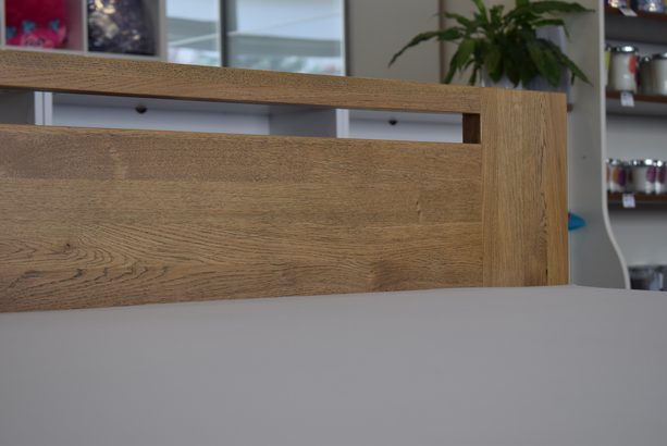 Dubová postel Corso 4 cm masiv, rustik moření