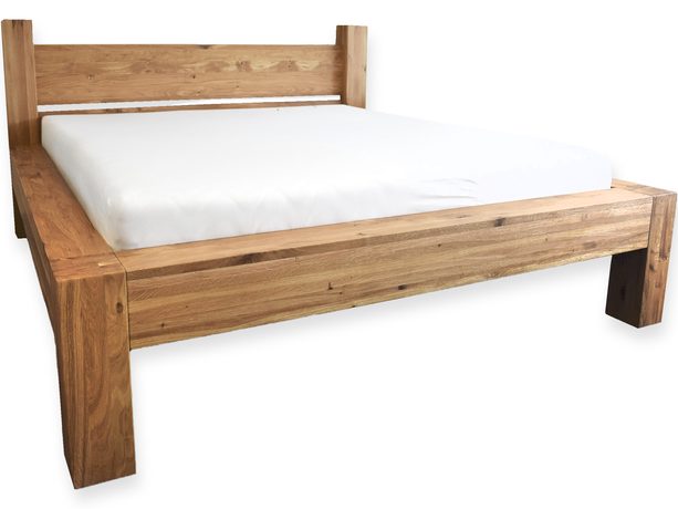 Dubová postel Fortis 15 cm masiv rustik - výstavní kus