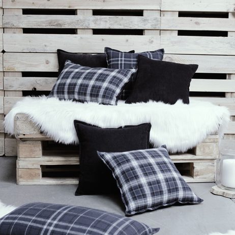 TODAY WINTER SPIRIT dekorační polštářek 45x45 cm tmavá kostka