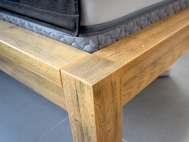 Dubová postel Mono Robust 8 cm masiv rustik