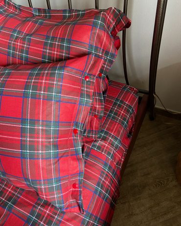 Povlečení hladká bavlna Kilt Red