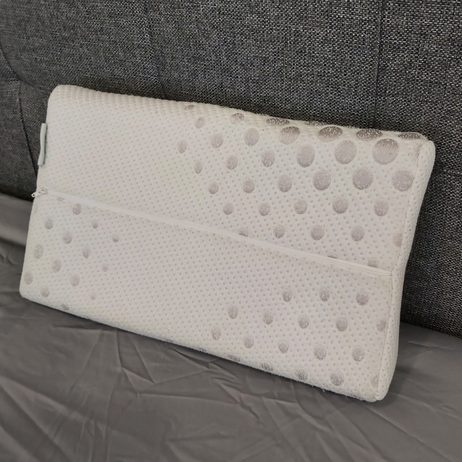 Anatomický polštář DREAMPUR® Grey dots profilovaný 30x50cm - VÝSTAVNÍ KUS