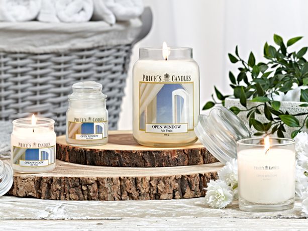PRICE´S MIDI svíčka ve skle Otevřené okno - hoření 90h