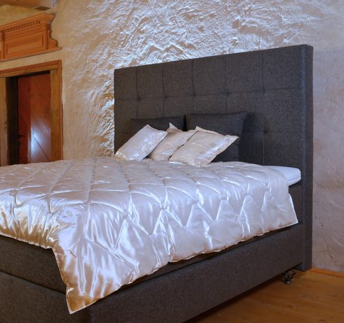 Postel Spirit Continental PRESIDENT 180x200 cm+navíc úložný taburet